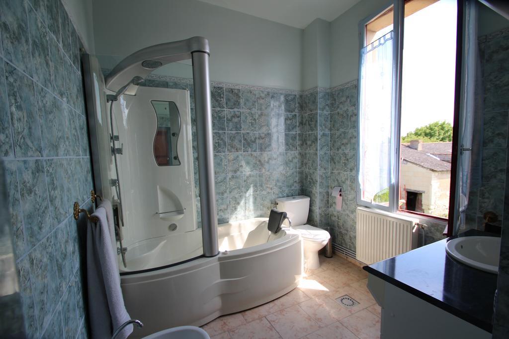 Domaine Des Roses Bed & Breakfast Vaudelnay Room photo